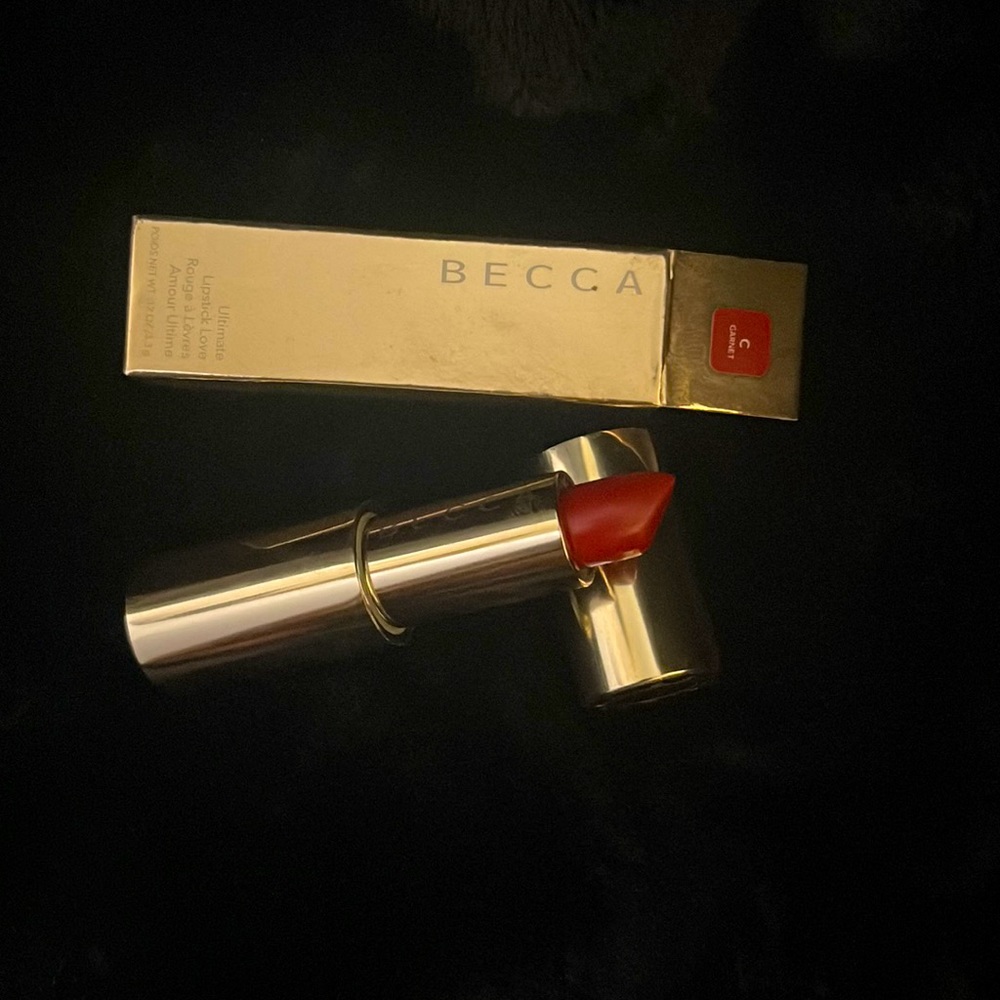 Becca lip in garnet
